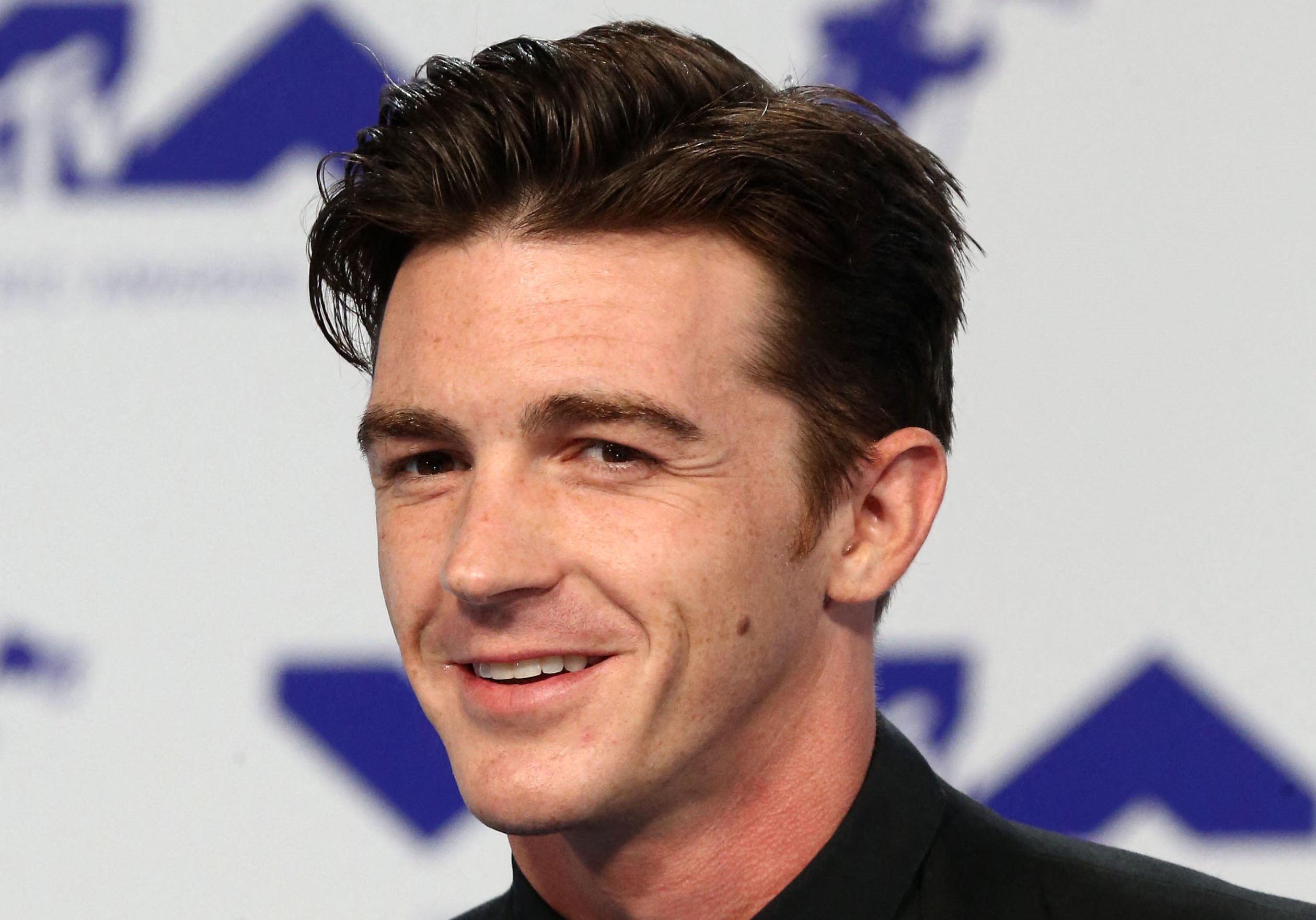 Policía estadounidense informó que el cantante y actor Drake Bell fue