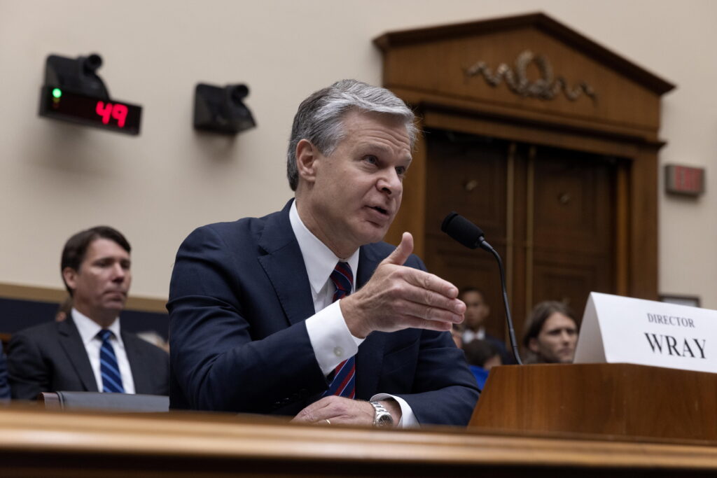 Director del FBI Christopher Wray testificando ante el Parlamento. Crédito: EFE